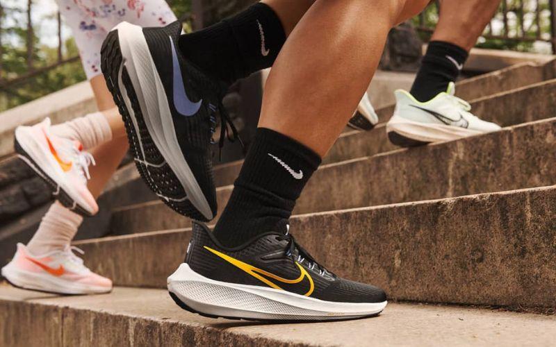 Nike WMNS ZOOM FLY 5 enske patike za tr anje bijela Intersport